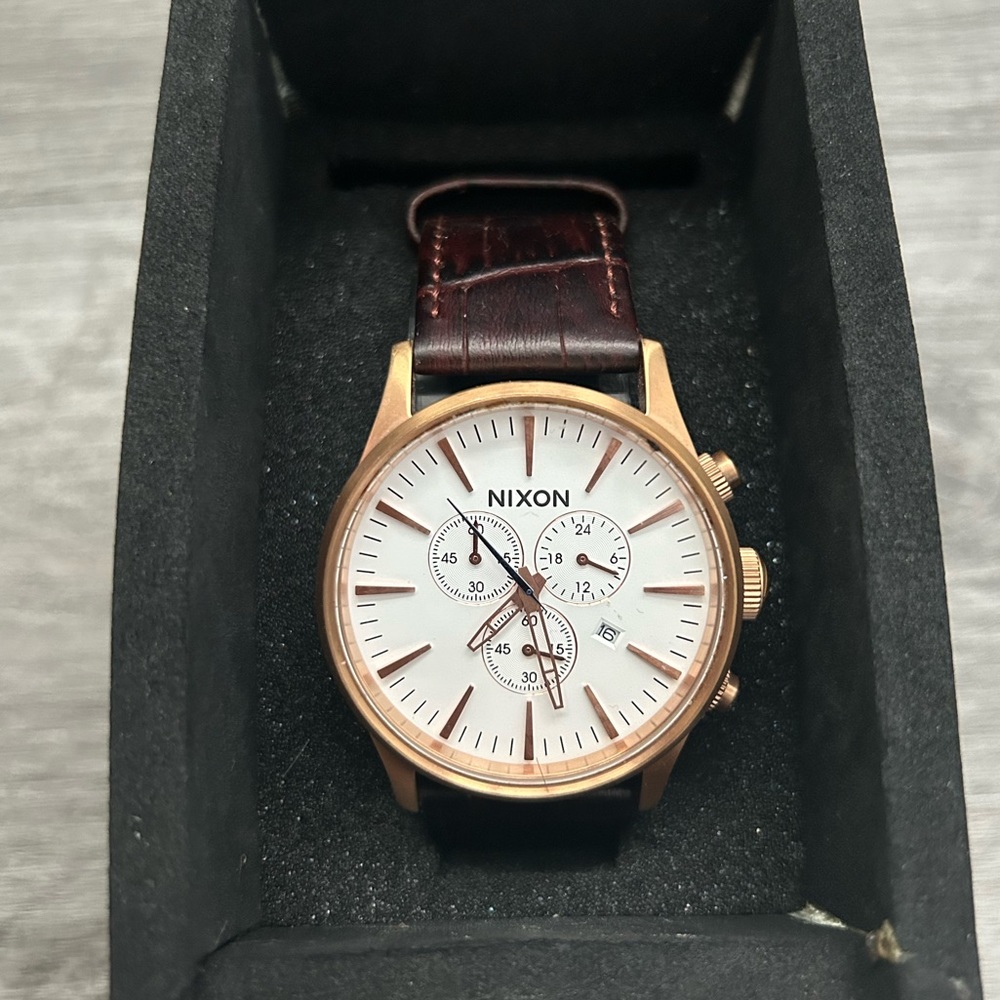 NIXON MEN’S WATCH